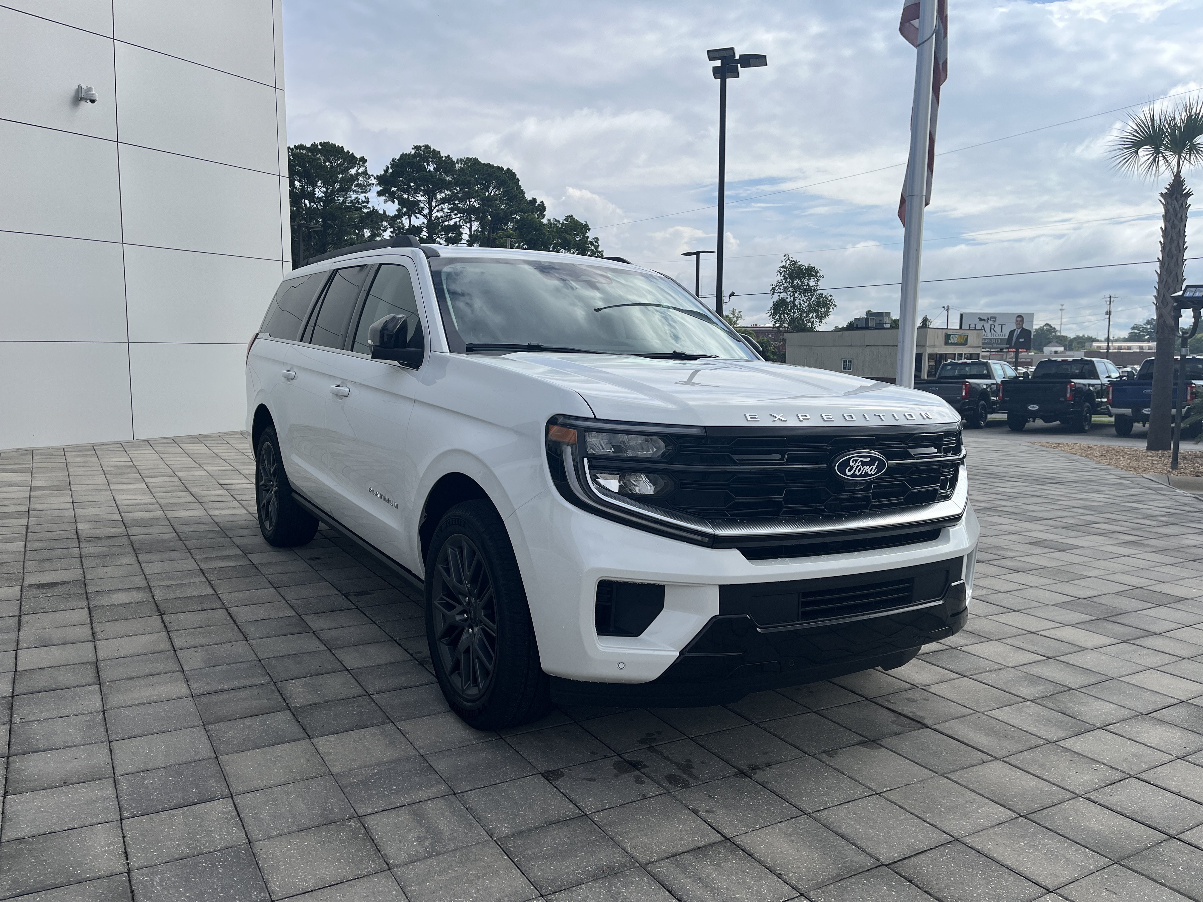 New 2027 Star White Metallic Tri-Coat Ford Platinum image 8