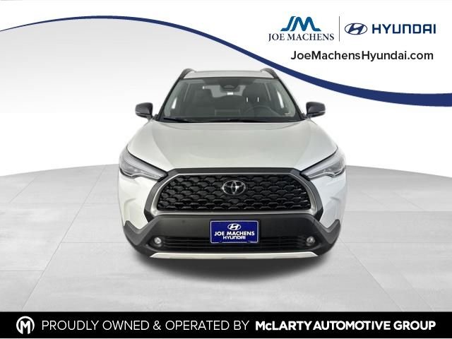 Used 2025 Beige Toyota XLE image 3