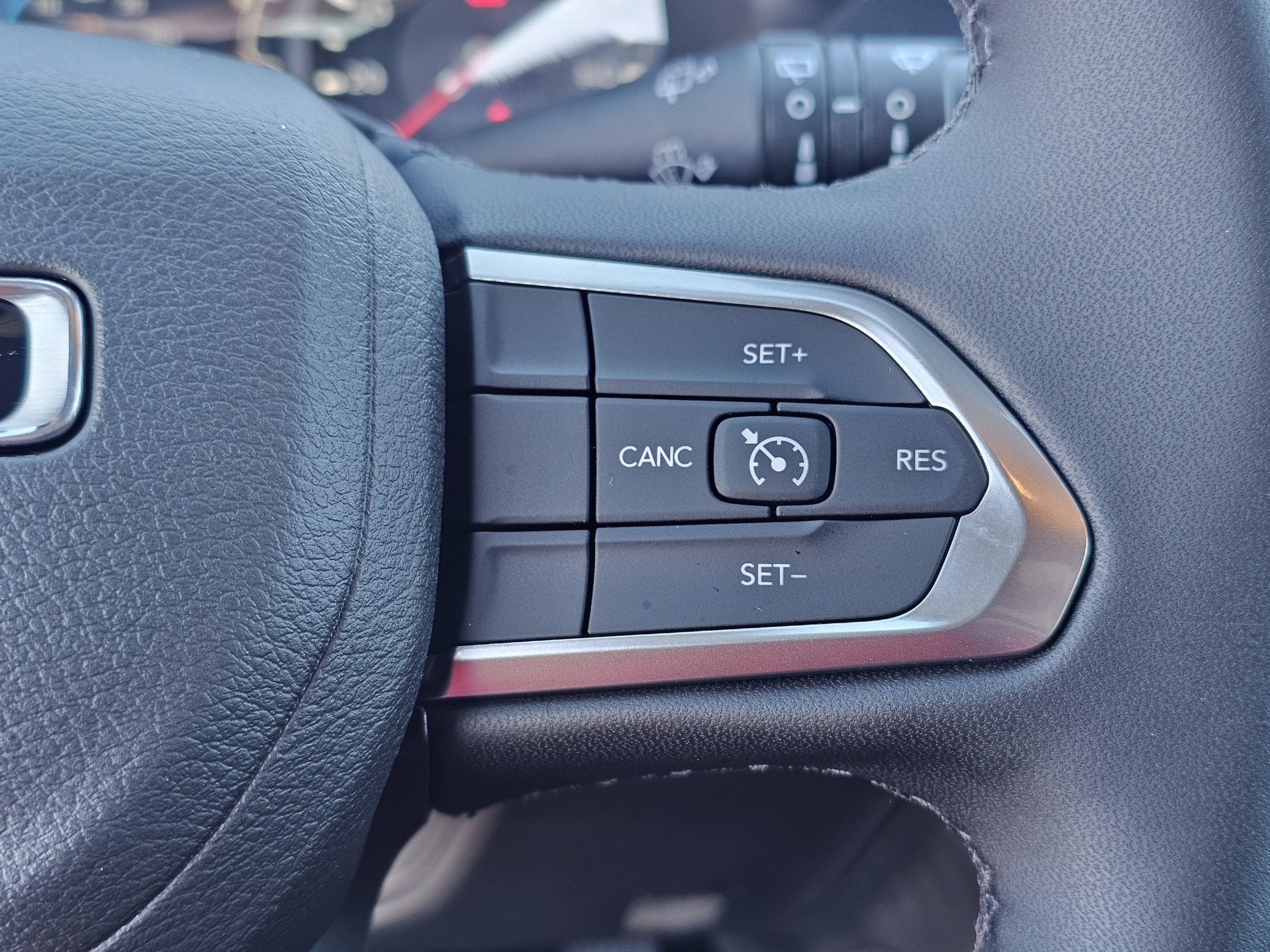 New 2026 Red Hot Pearlcoat Jeep Latitude Altitude image 21