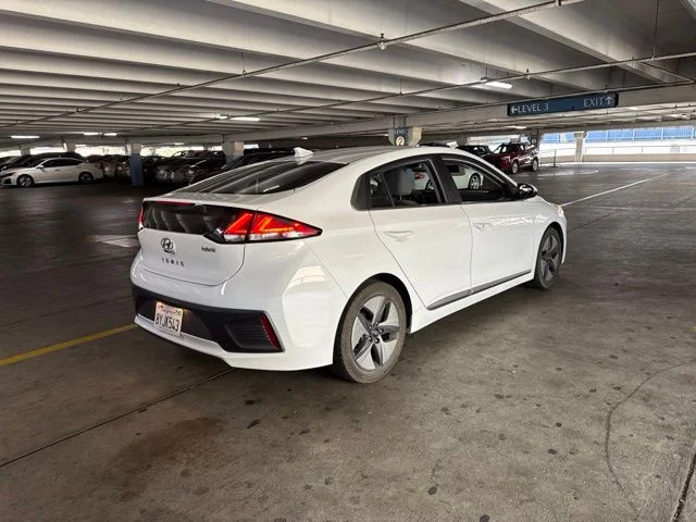 Used 2022 White Hyundai SEL image 4
