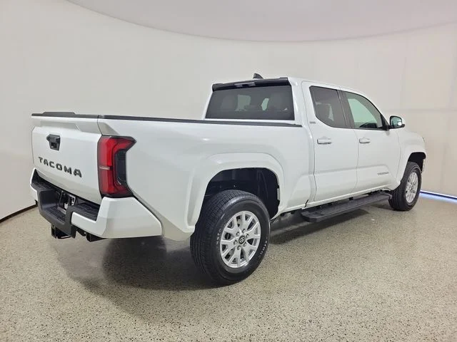 Used 2025 White Toyota SR5 image 5