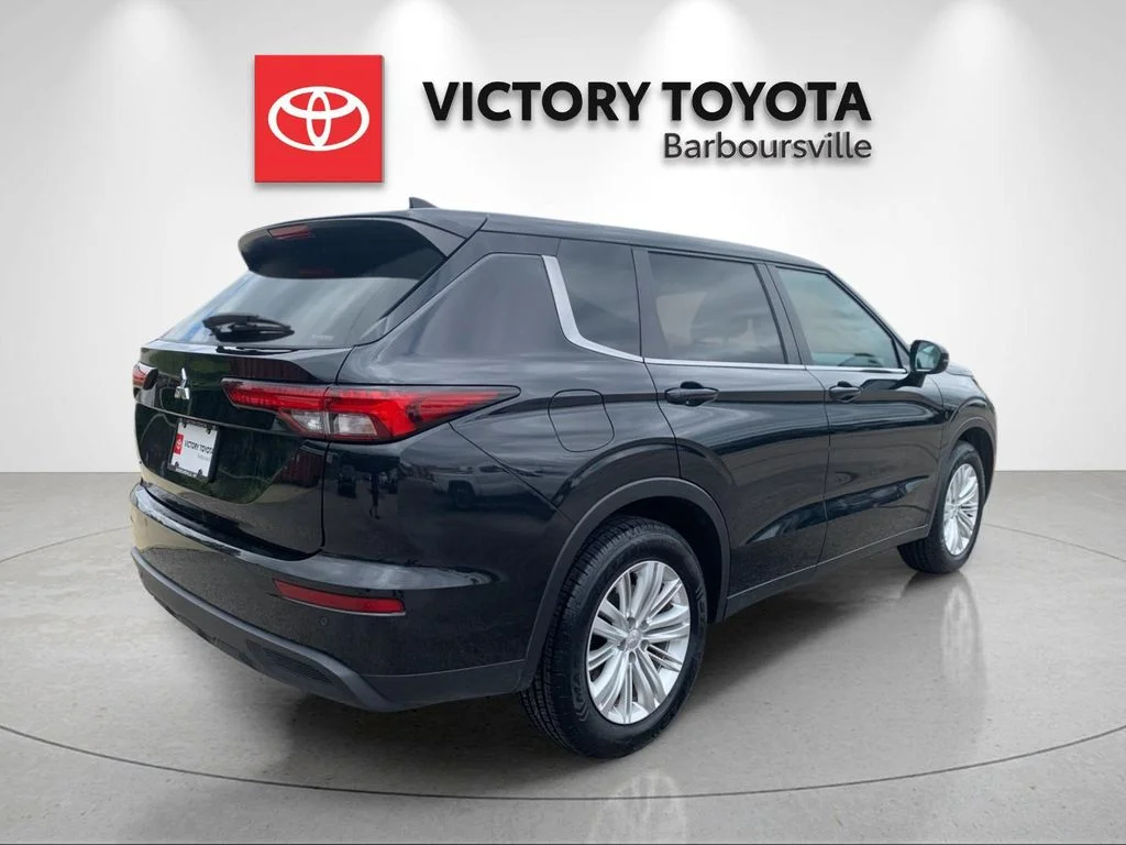 Used 2024  Mitsubishi ES image 7