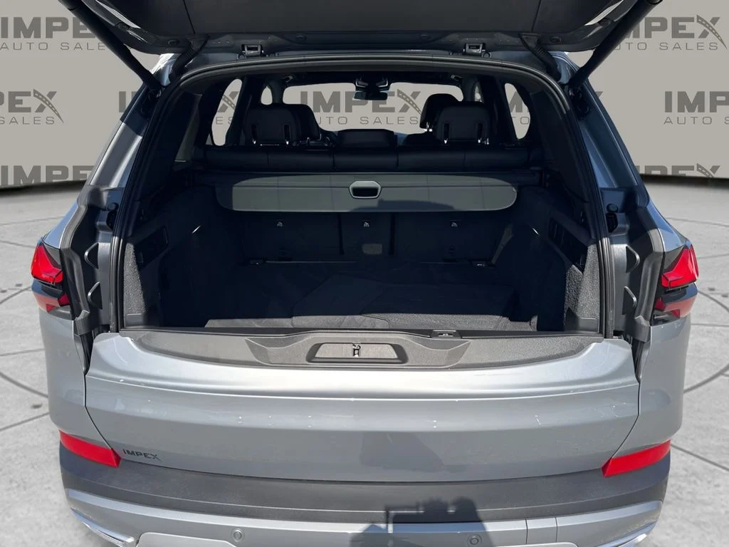 Used 2026 Gray BMW xDrive40i image 32