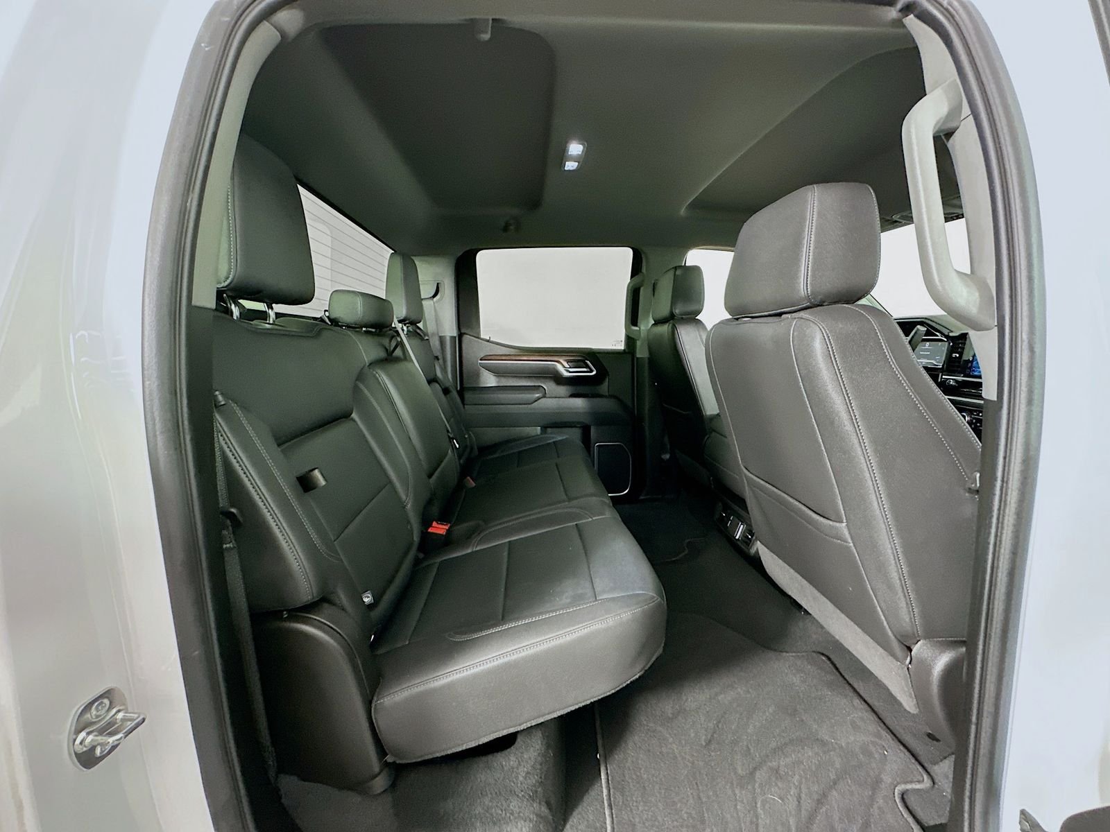 Used 2025 Summit White GMC SLT image 27
