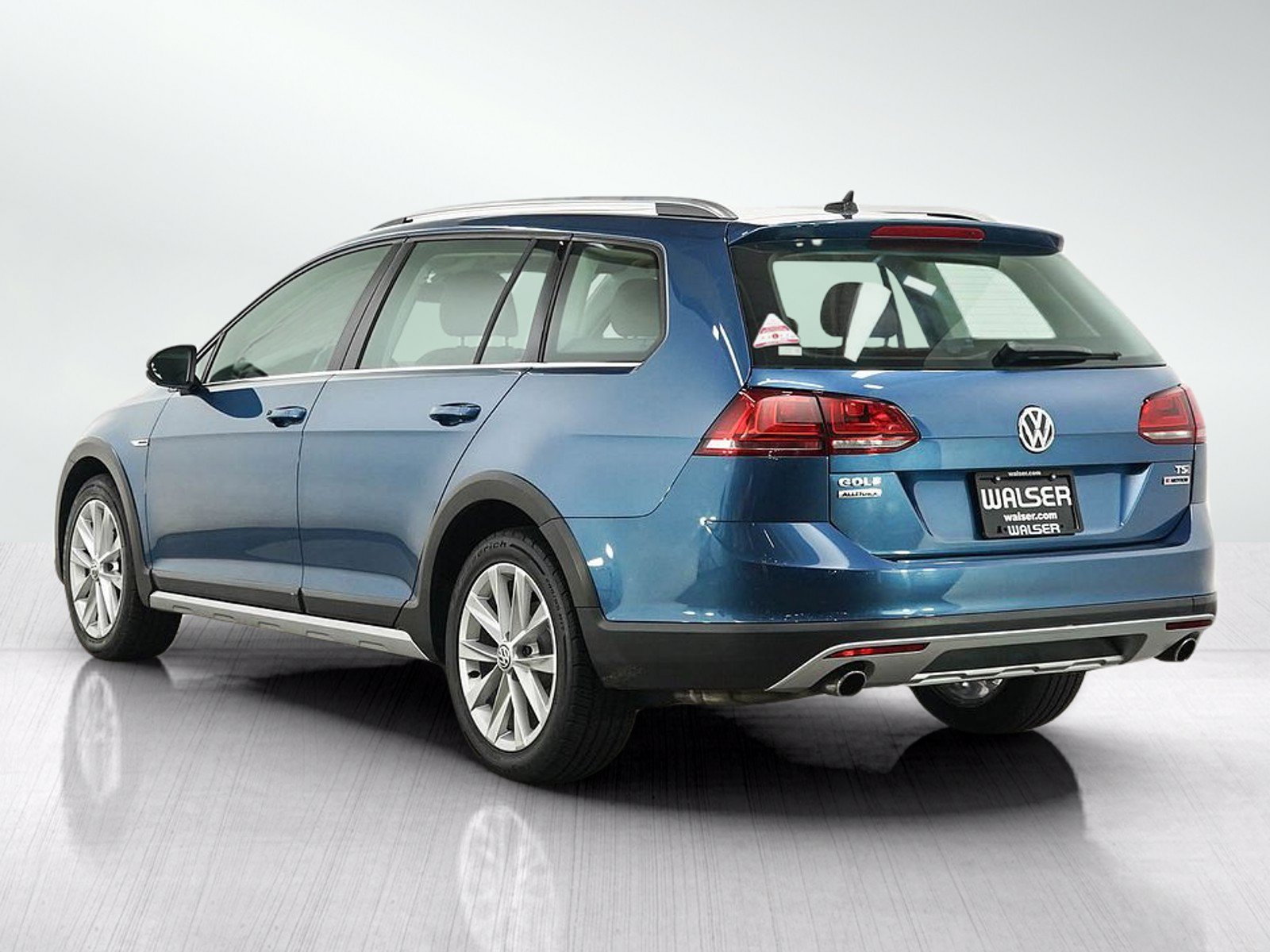 Used 2017 Silk Blue Metallic Volkswagen TSI SE image 4