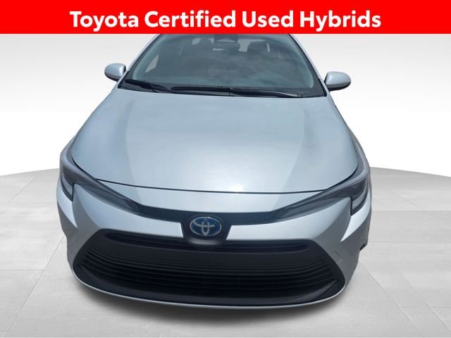 Used 2025 Silver Toyota LE image 4