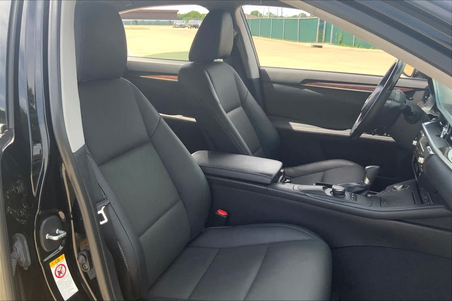 Used 2018 Obsidian Lexus  image 8