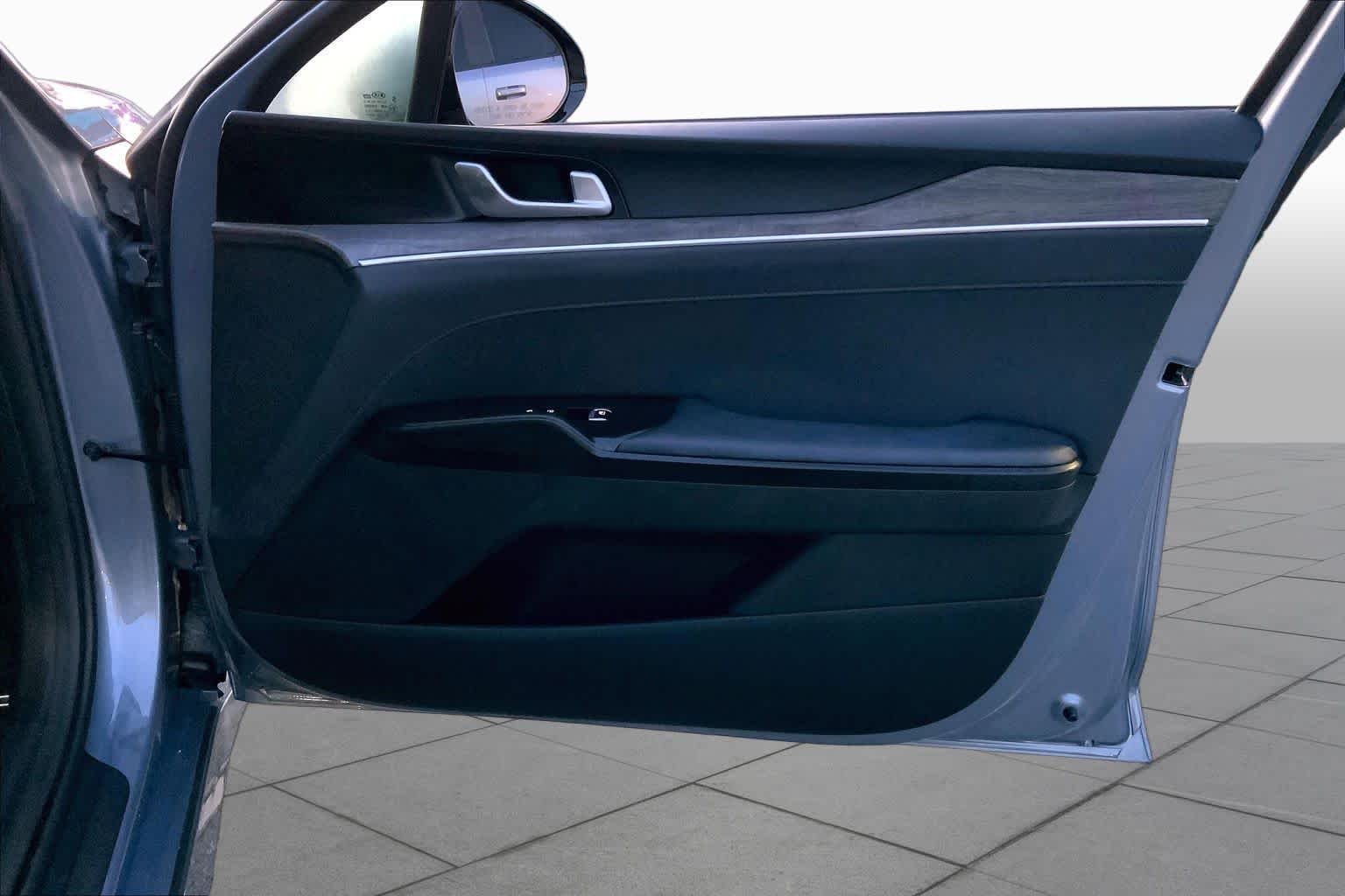 Used 2021 Everlasting Silver Kia EX image 20