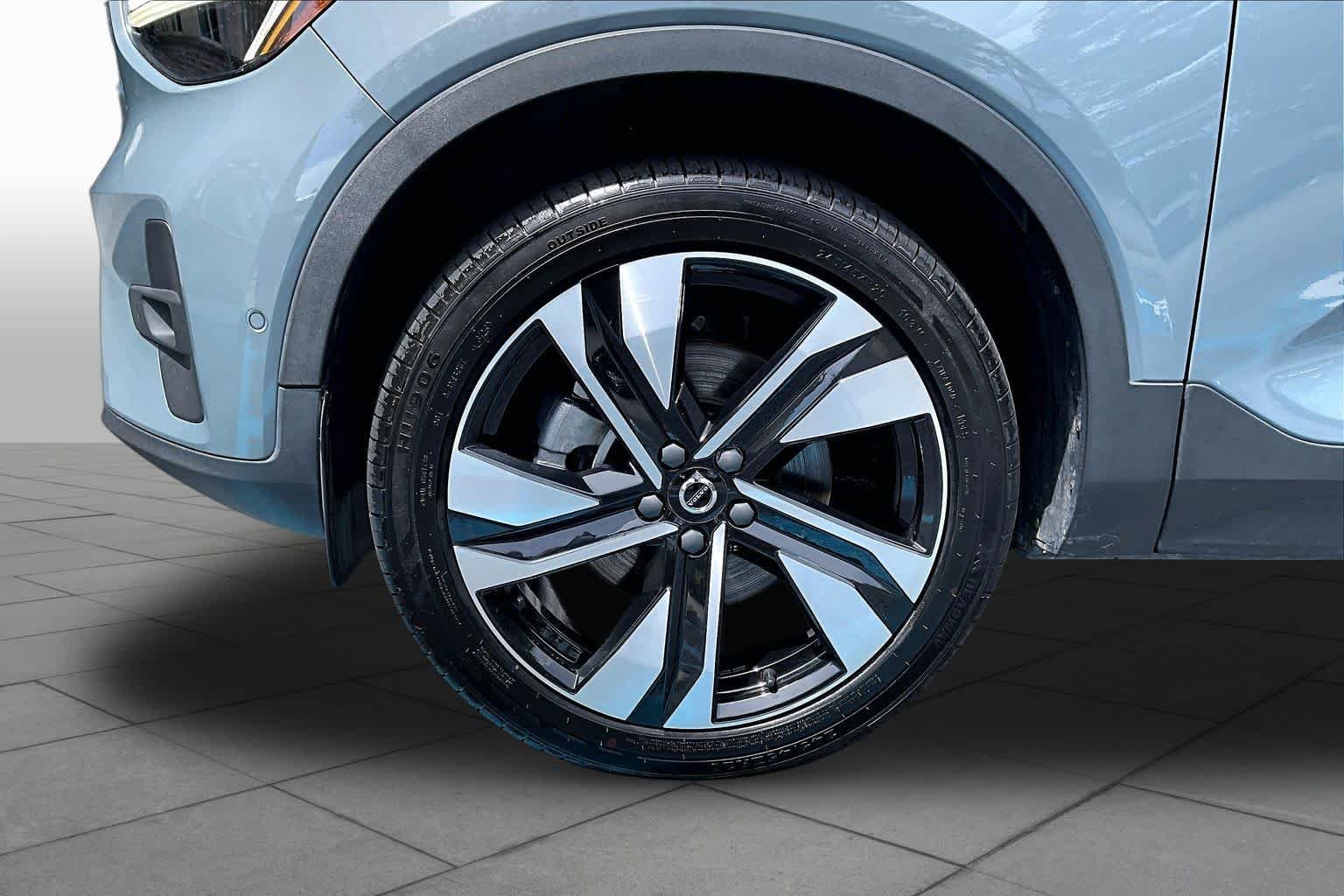 Used 2023  Volvo Plus Bright Theme image 11