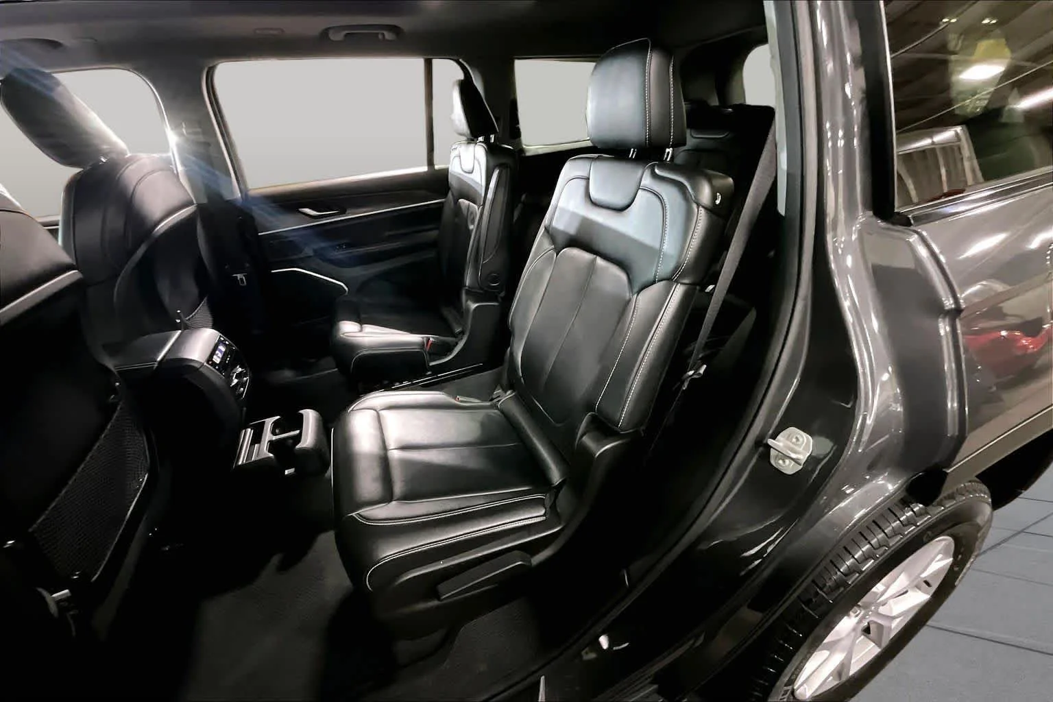 Used 2022 Baltic Gray Metallic Clearcoat Jeep Limited image 21