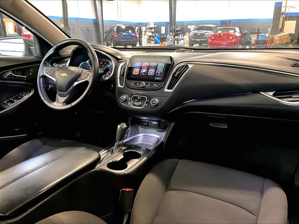 Used 2018 Gray Chevrolet LT image 14