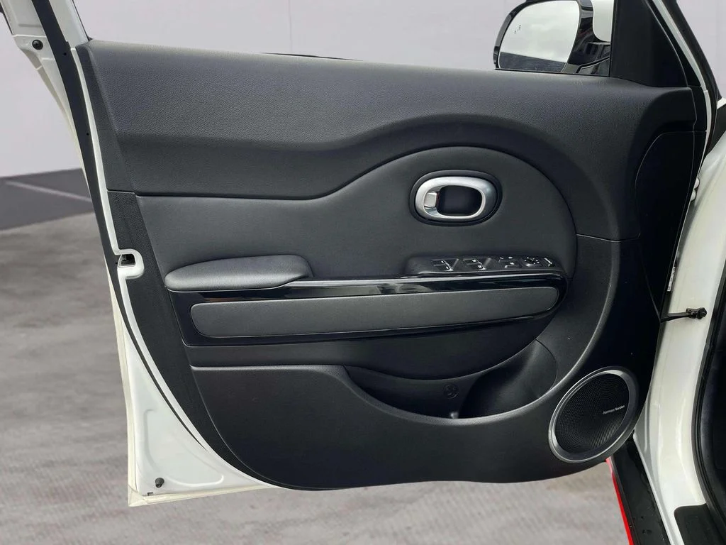 Certified Used 2019 Clear White Kia Exclaim image 20