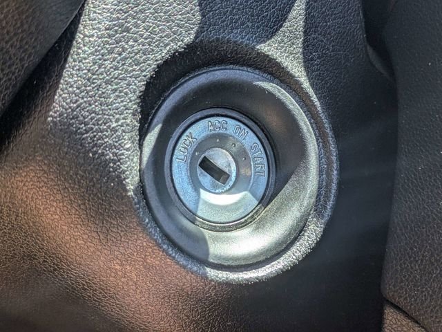 Used 2018 White Kia LX image 31