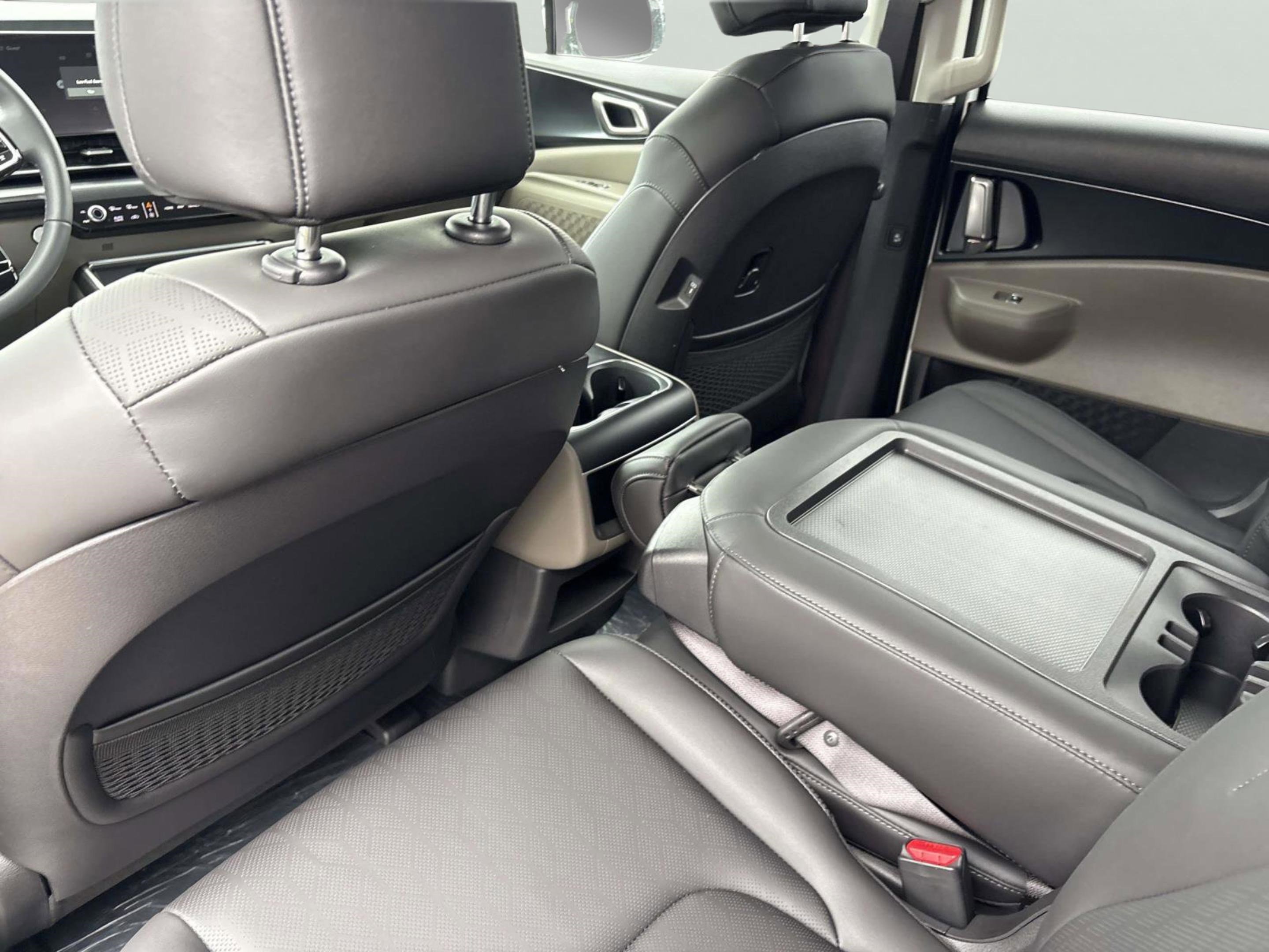 New 2026 Snow White Pearl Kia LXS image 16