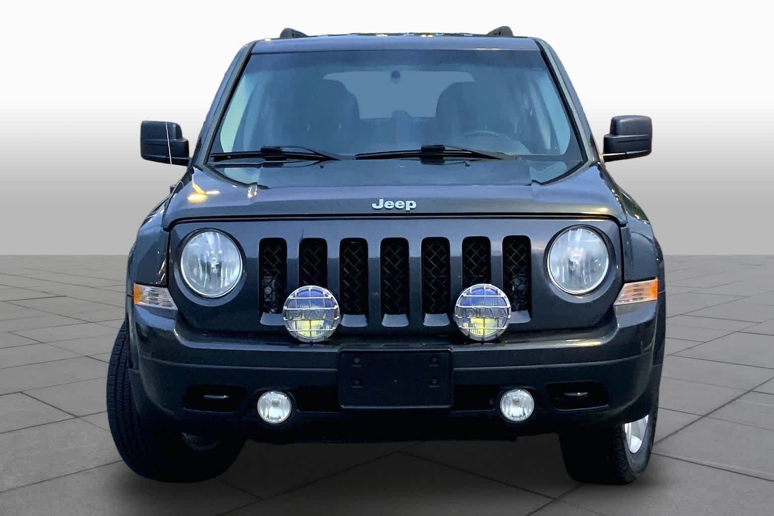 Used 2011 Dark Charcoal Pearl Jeep Latitude image 3