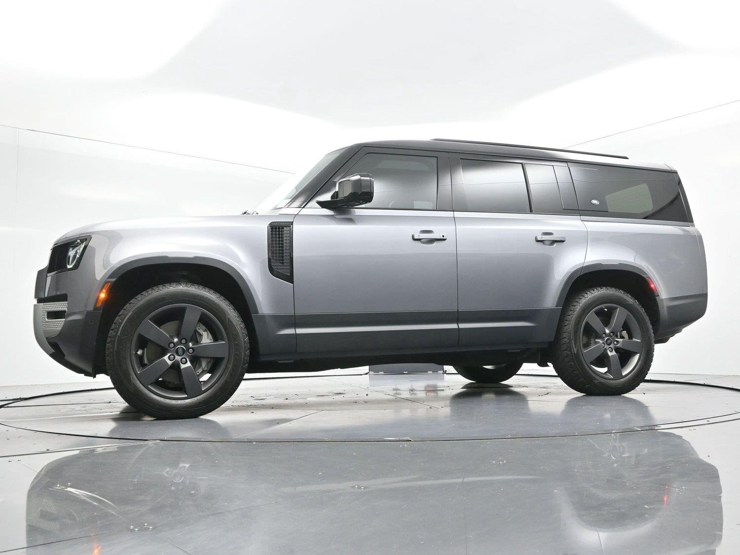 Used 2024 Eiger Grey Metallic Land Rover S image 56