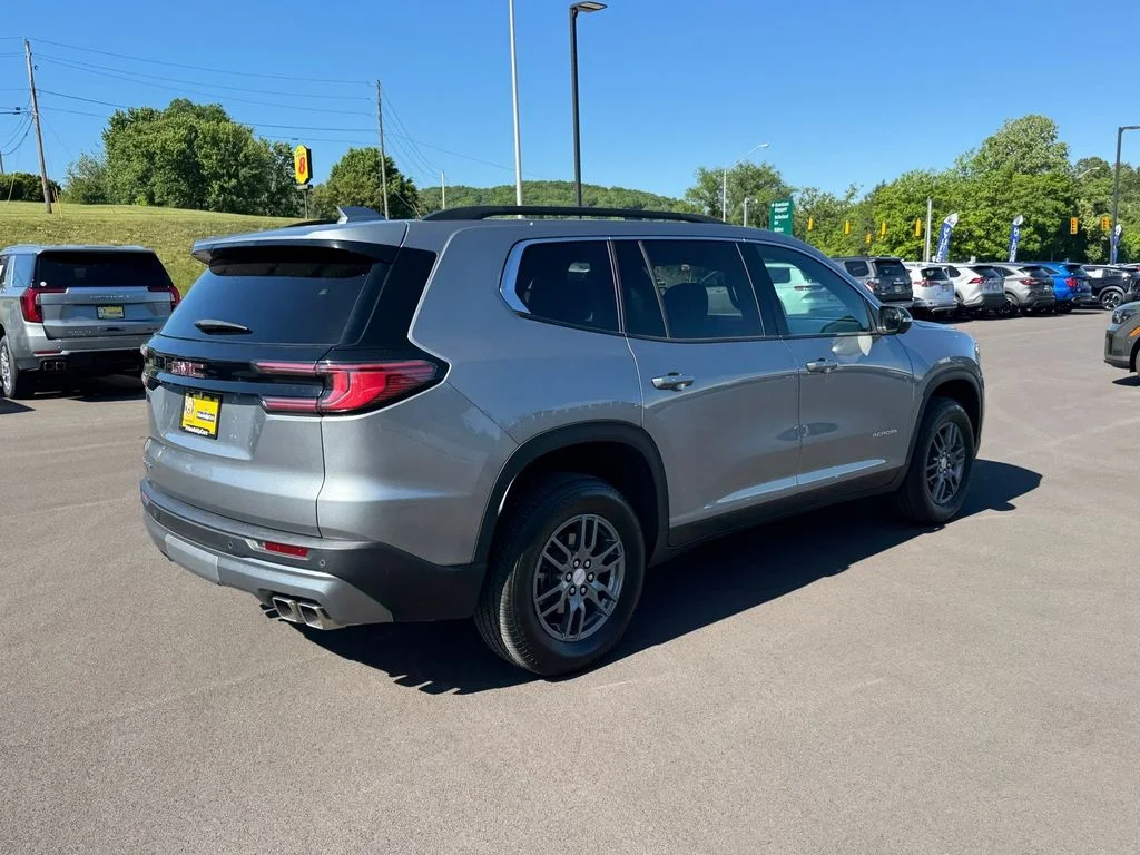 Used 2025 Silver GMC Elevation image 4