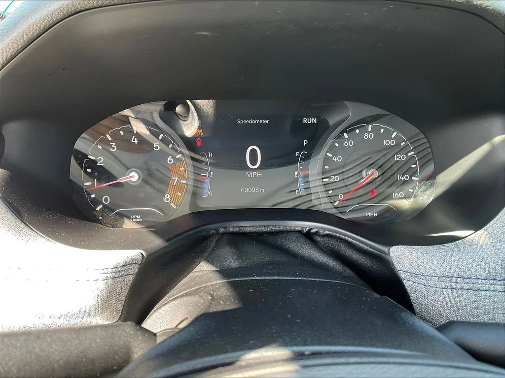 Used 2024 Silver Jeep Latitude image 7