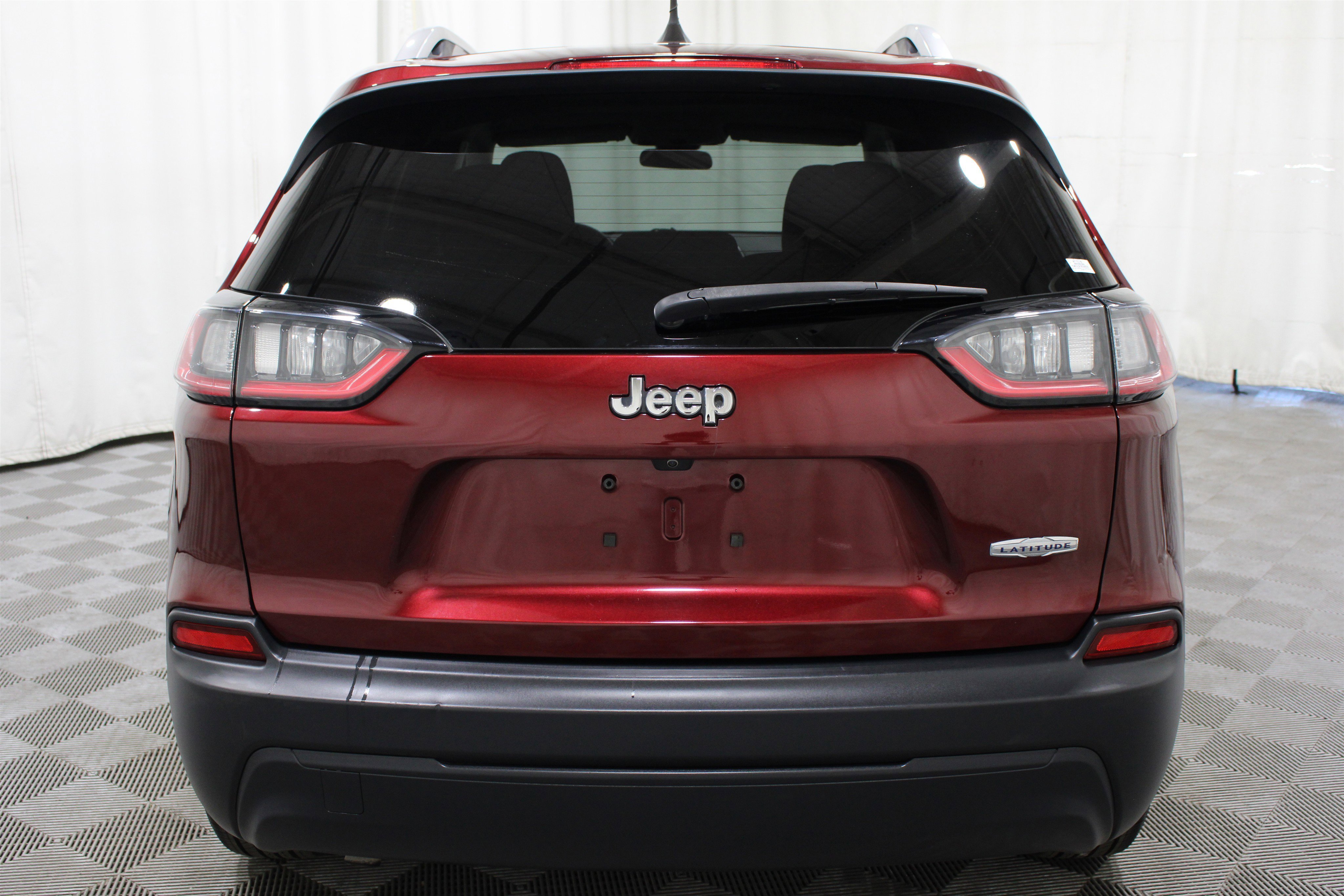 Used 2019 Velvet Red Pearlcoat Jeep Latitude image 28