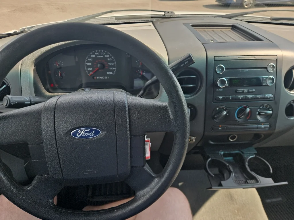 Used 2008 Oxford White Clearcoat Ford XL image 12