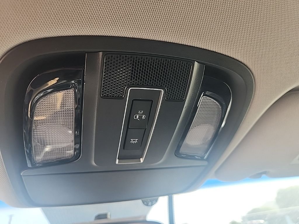 Used 2019 White Kia LX image 24