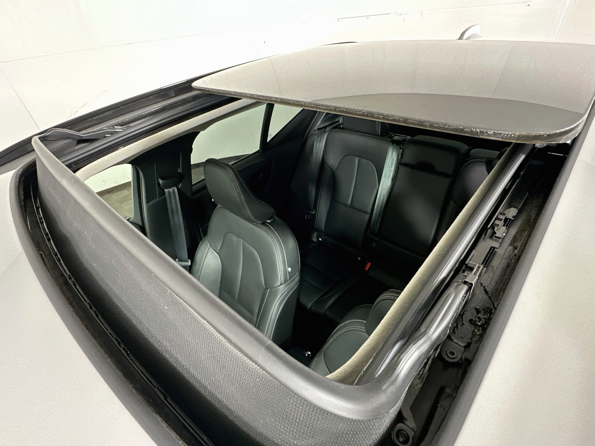 2025 Volvo XC40 Plus - Photo 21