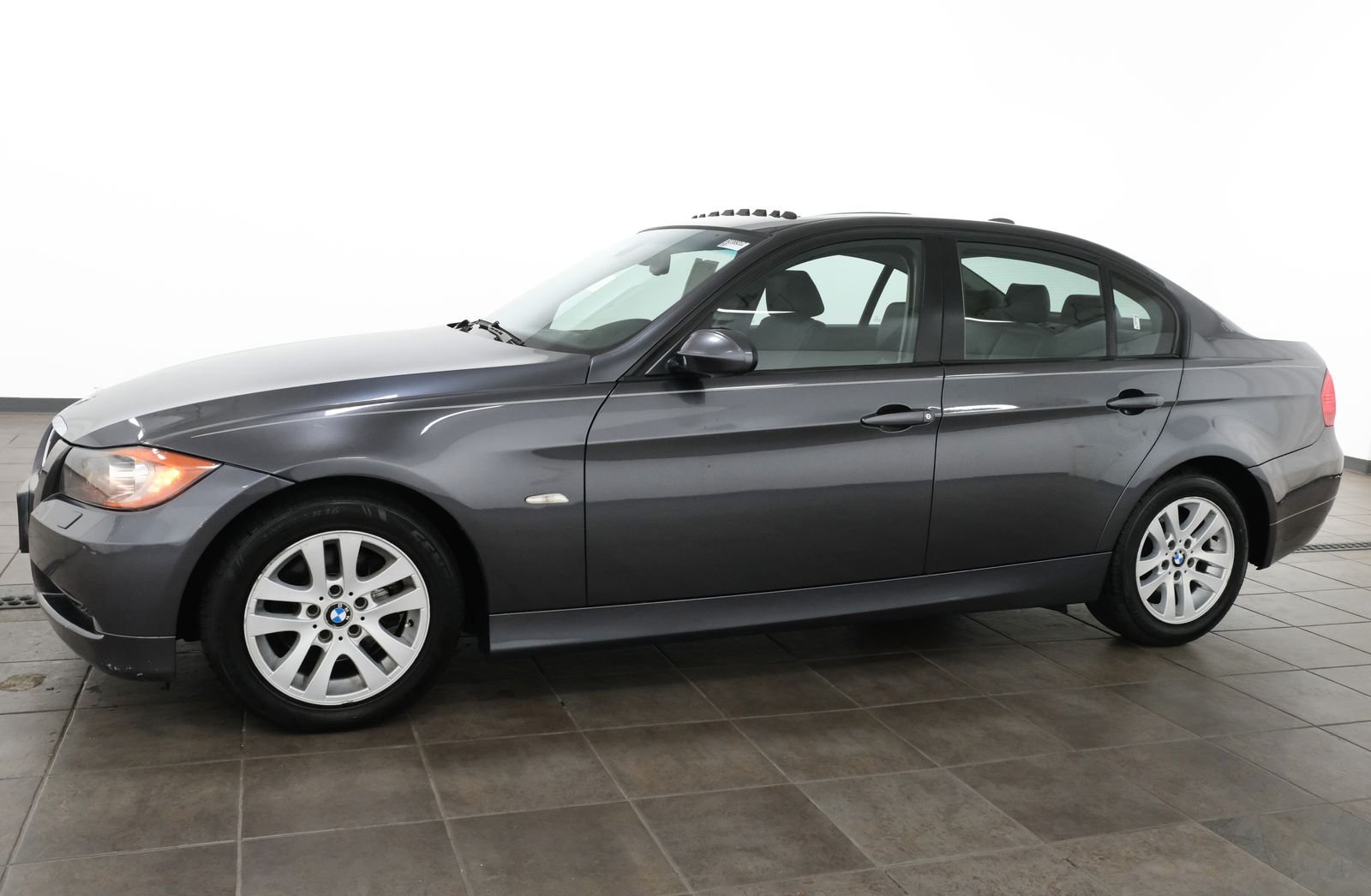 Used 2007 BMW 3 Series 328xi with VIN WBAVC93547KX56953 for sale in Elmhurst, IL