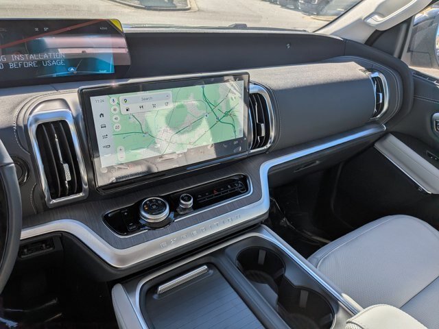 New 2025 Agate Black Metallic Ford Platinum® image 22