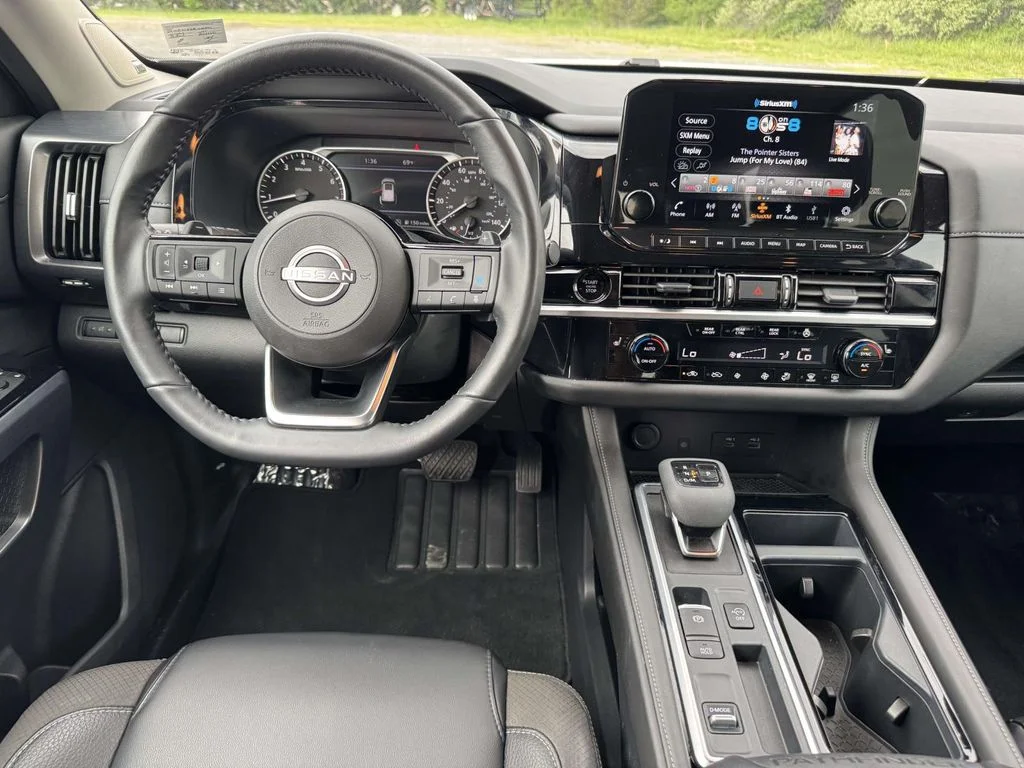 Used 2025 Silver Nissan SL image 17