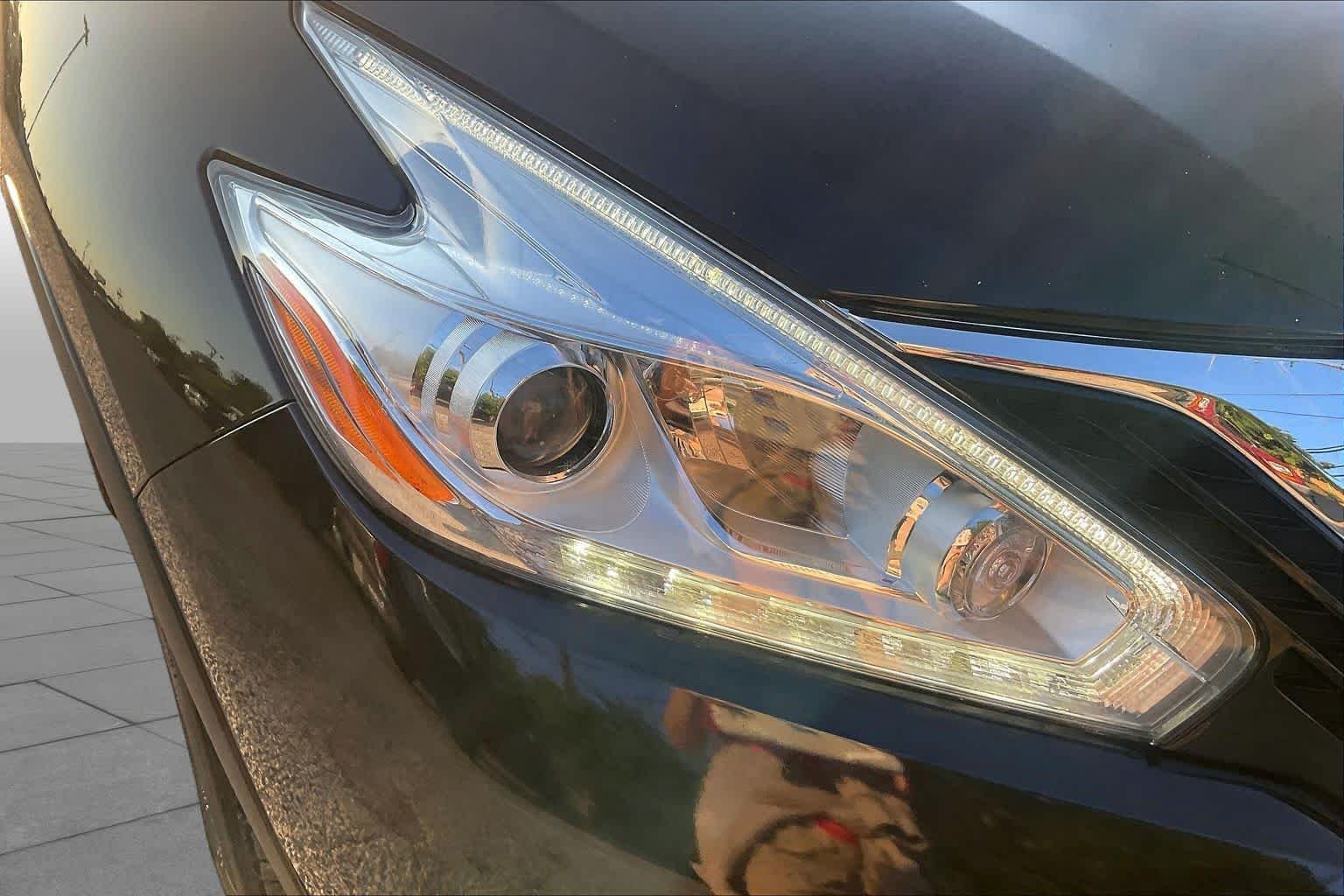 Used 2017 Magnetic Black Metallic Nissan SL image 28