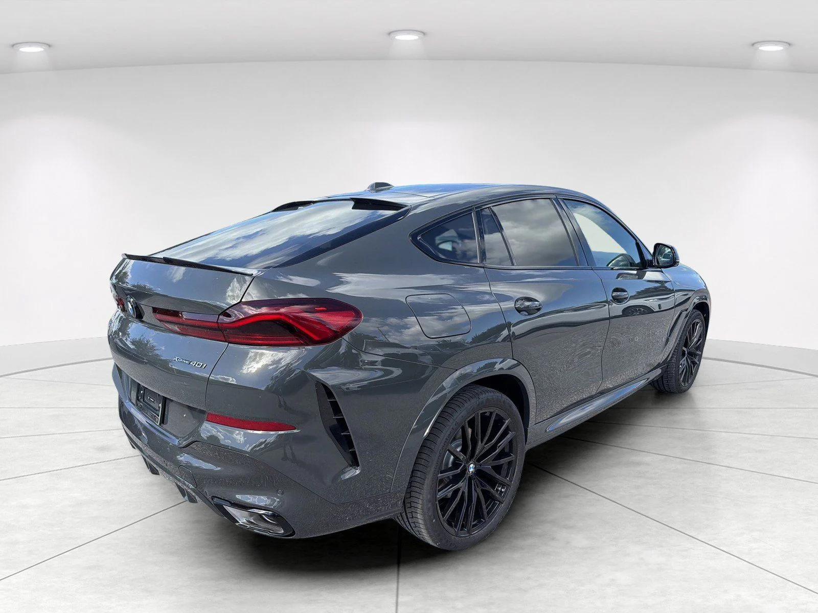 New 2027 Dravit Grey Metallic BMW xDrive40i image 4