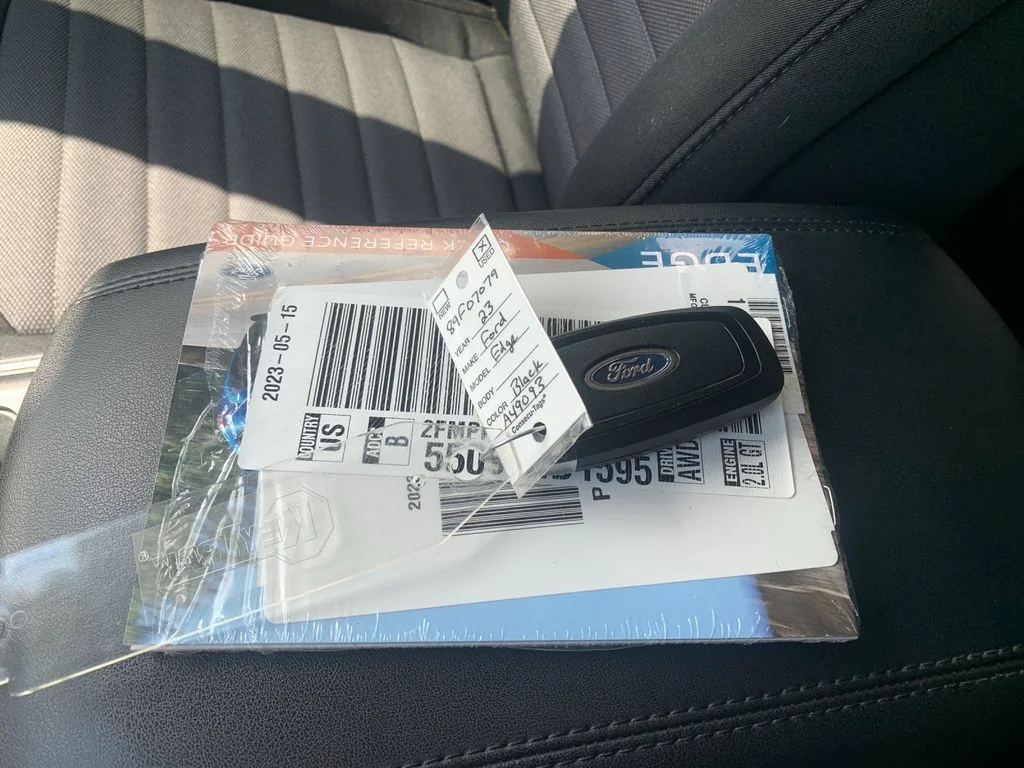 Used 2023 Black Ford SE image 9