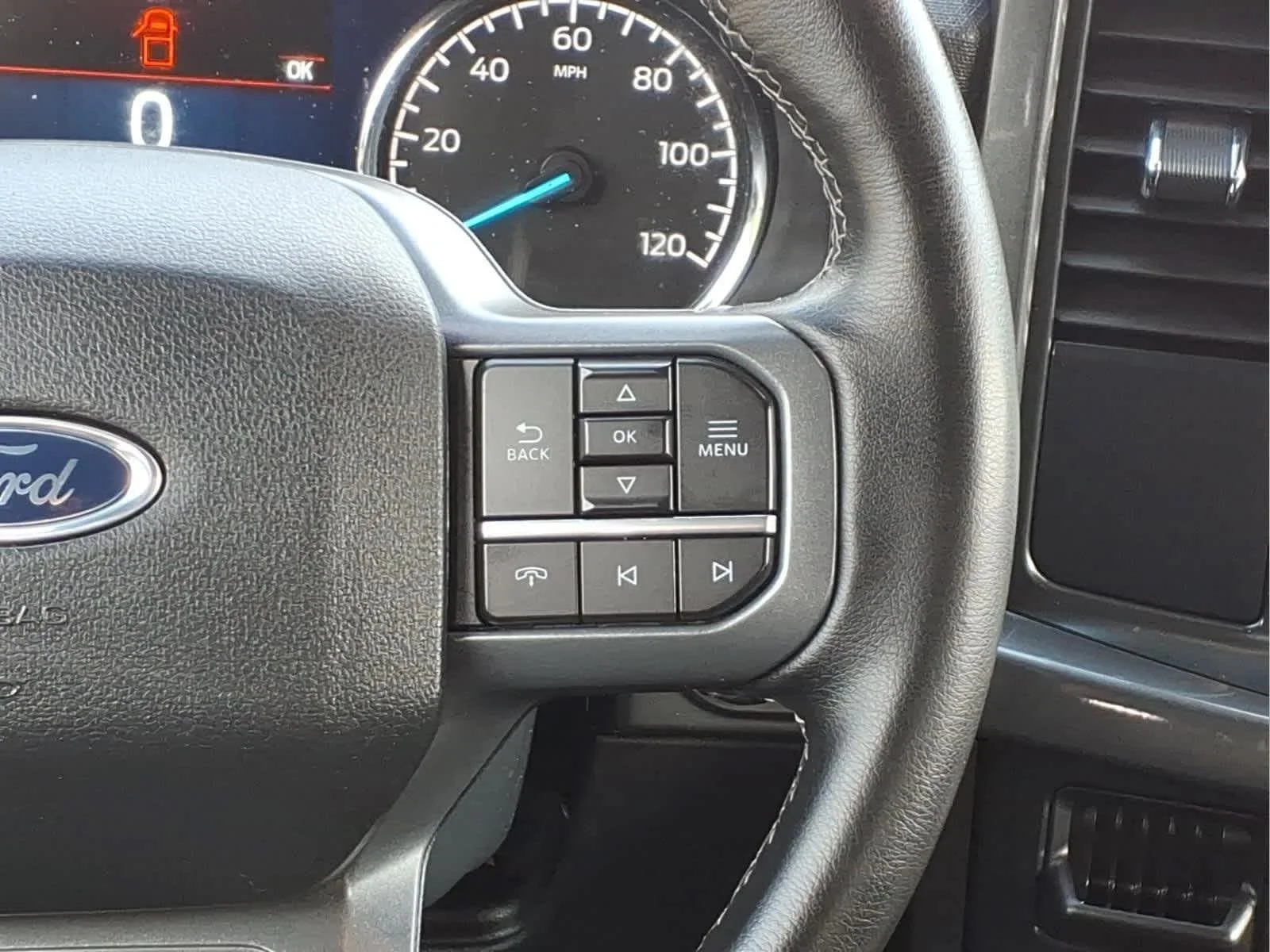 Used 2023 Oxford White Ford XLT image 22