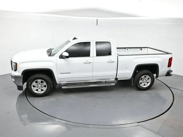 Used 2017 SUMMIT WHITE GMC SLE image 20