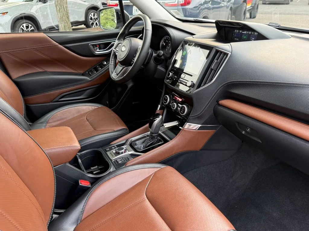 Used 2023 White Subaru Touring image 33
