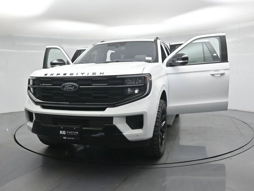 New 2025 Oxford White Ford Platinum image 29