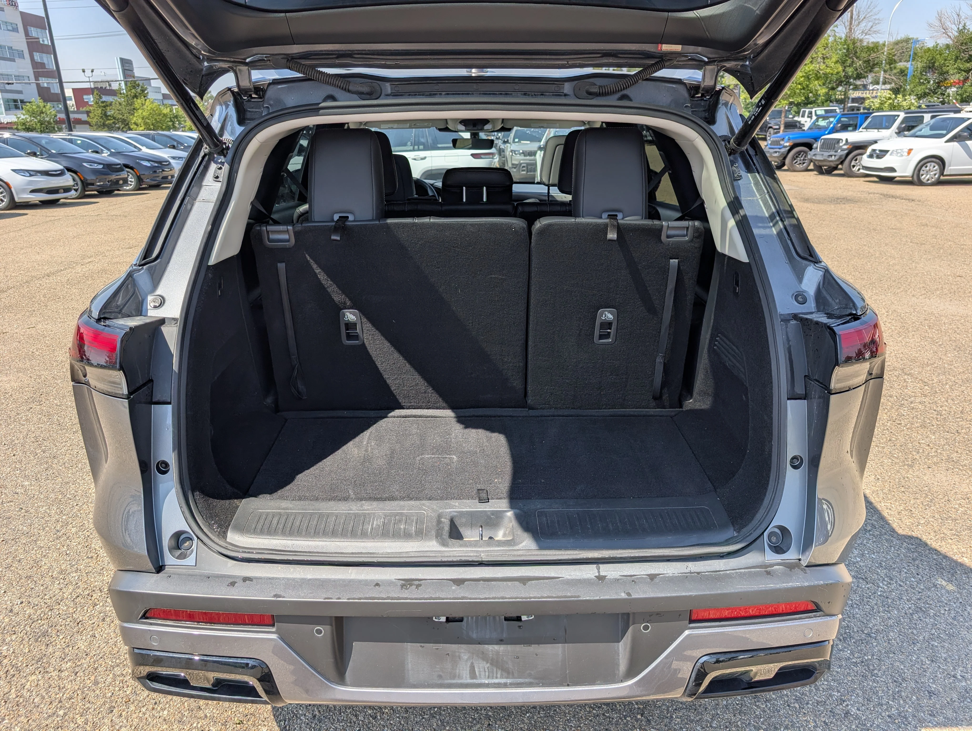 Used 2024 Glacier White INFINITI LUXE image 6