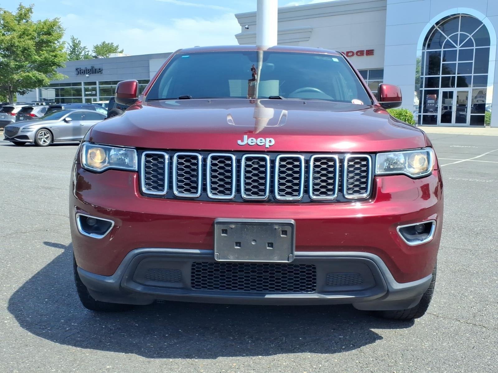 Used 2018 Velvet Red Pearlcoat Jeep Laredo E image 12