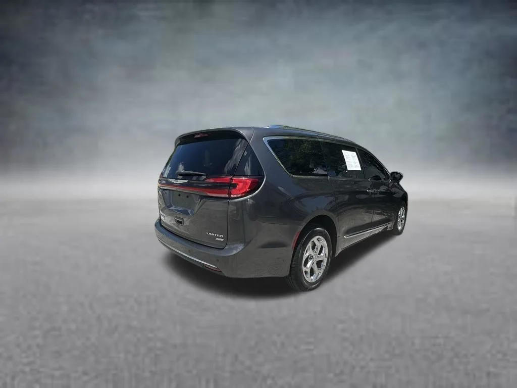 Used 2021 Gray Chrysler Limited image 7