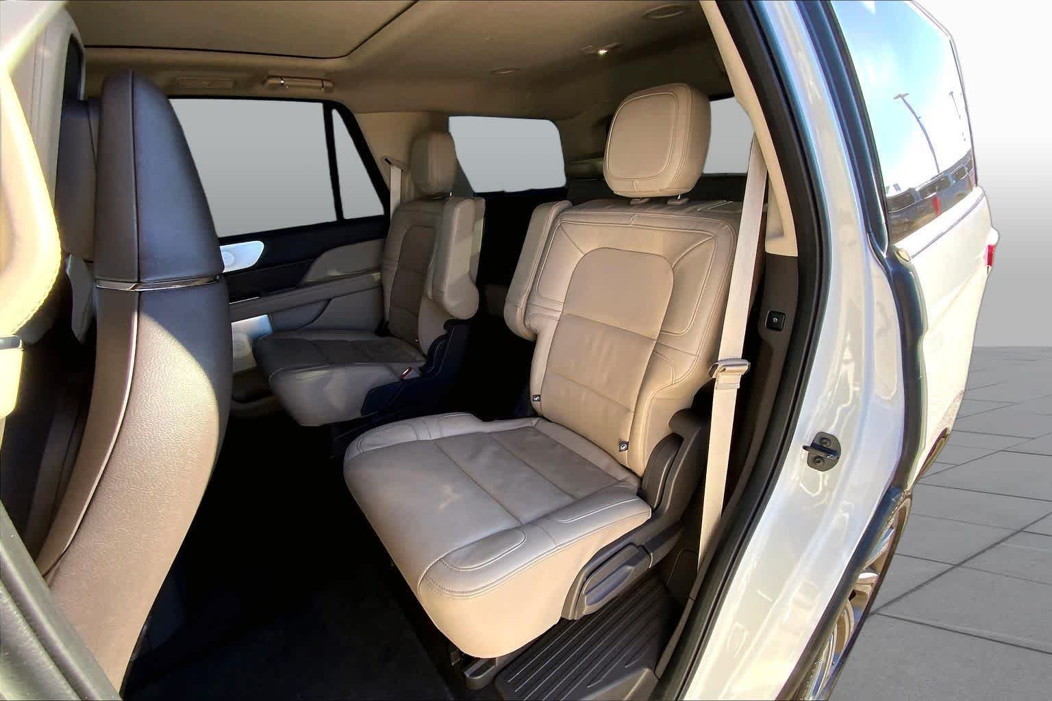 Used 2024 Pristine White Lincoln Reserve image 21