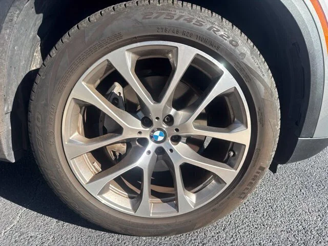 Used 2026 Gray BMW sDrive40i image 4