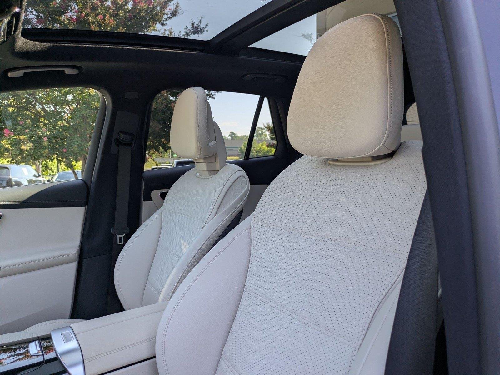Used 2024 Black Mercedes-Benz GLC 300 image 14