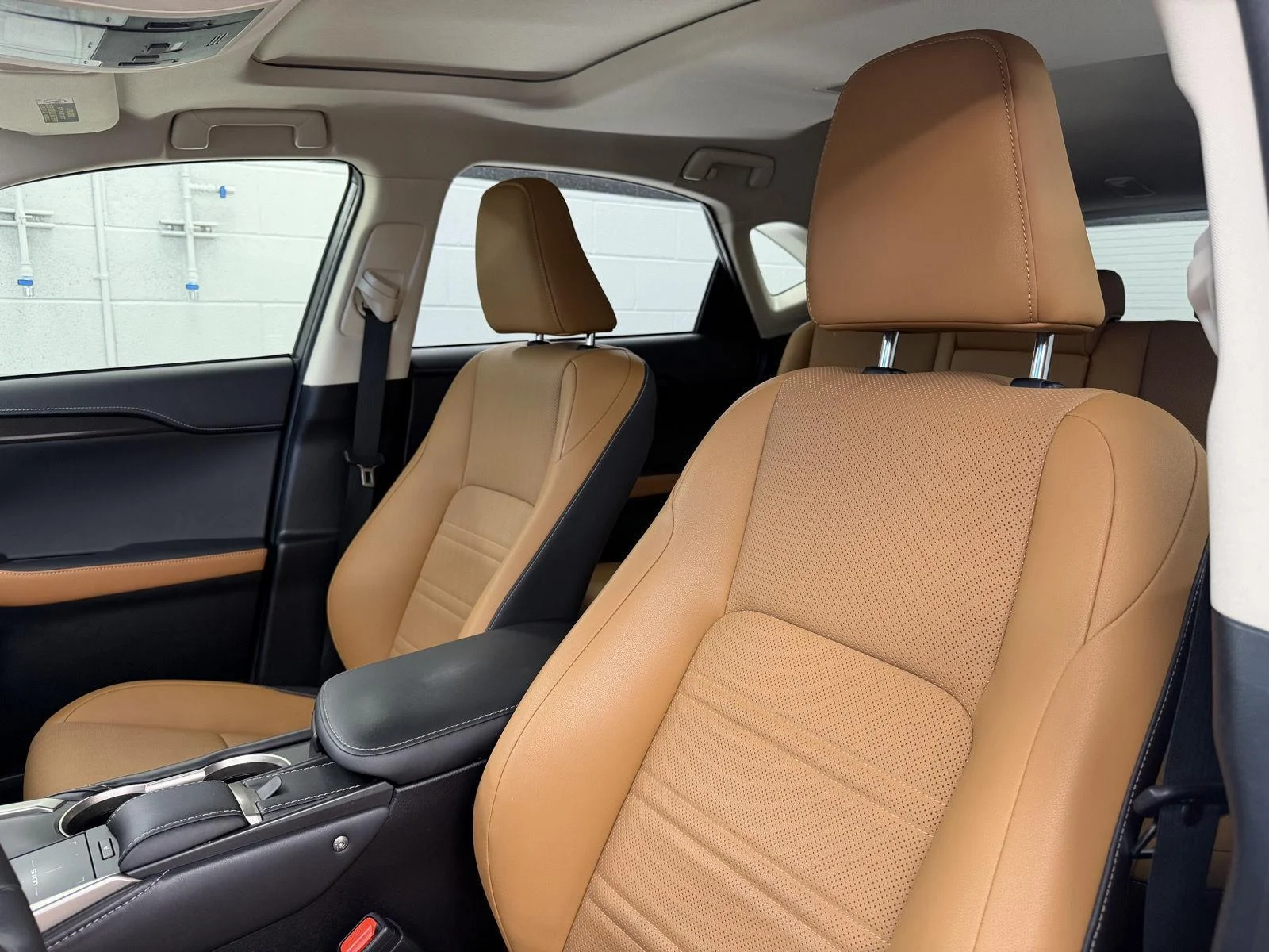 Used 2019 Eminent White Pearl Lexus Base image 3