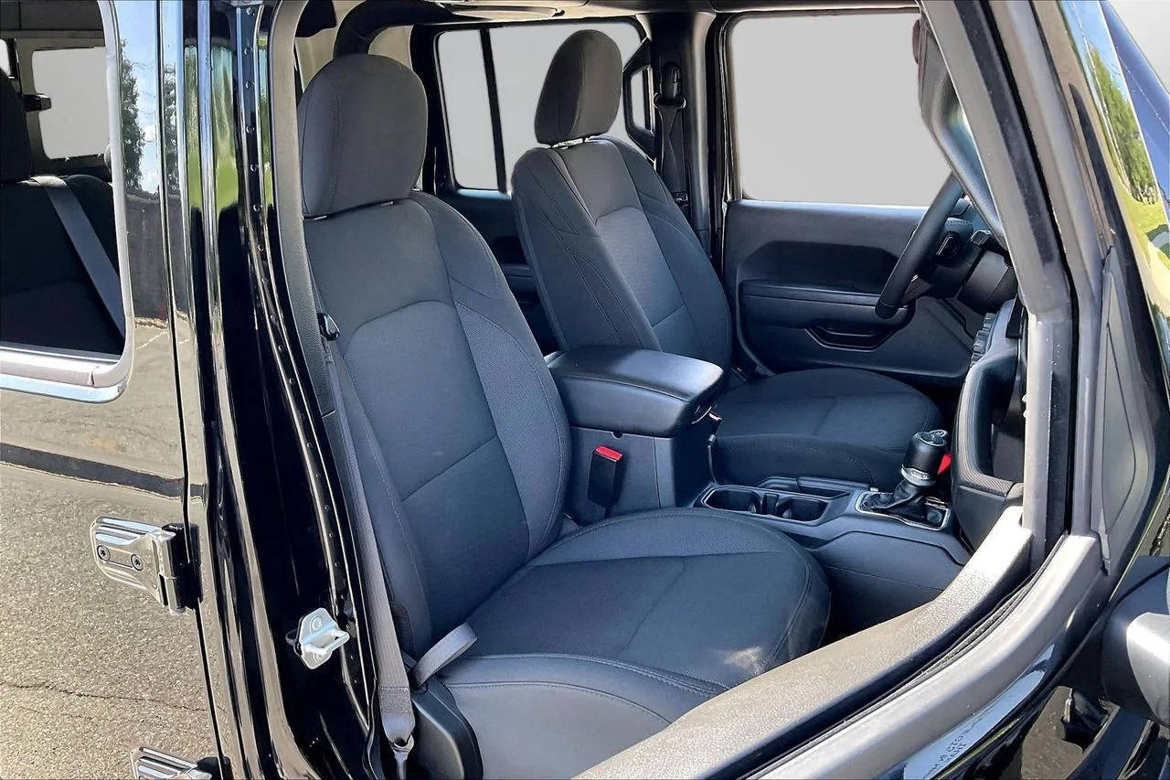 Used 2023 Black Jeep Sport S image 22