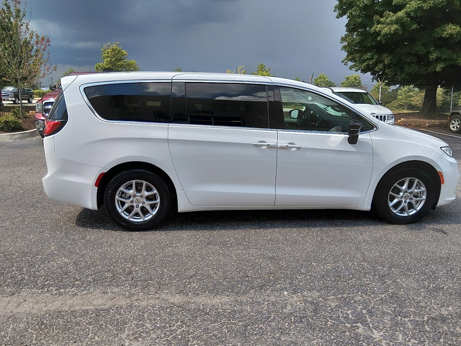 Certified Used 2024 Bright White Clear Coat Chrysler Touring L image 2