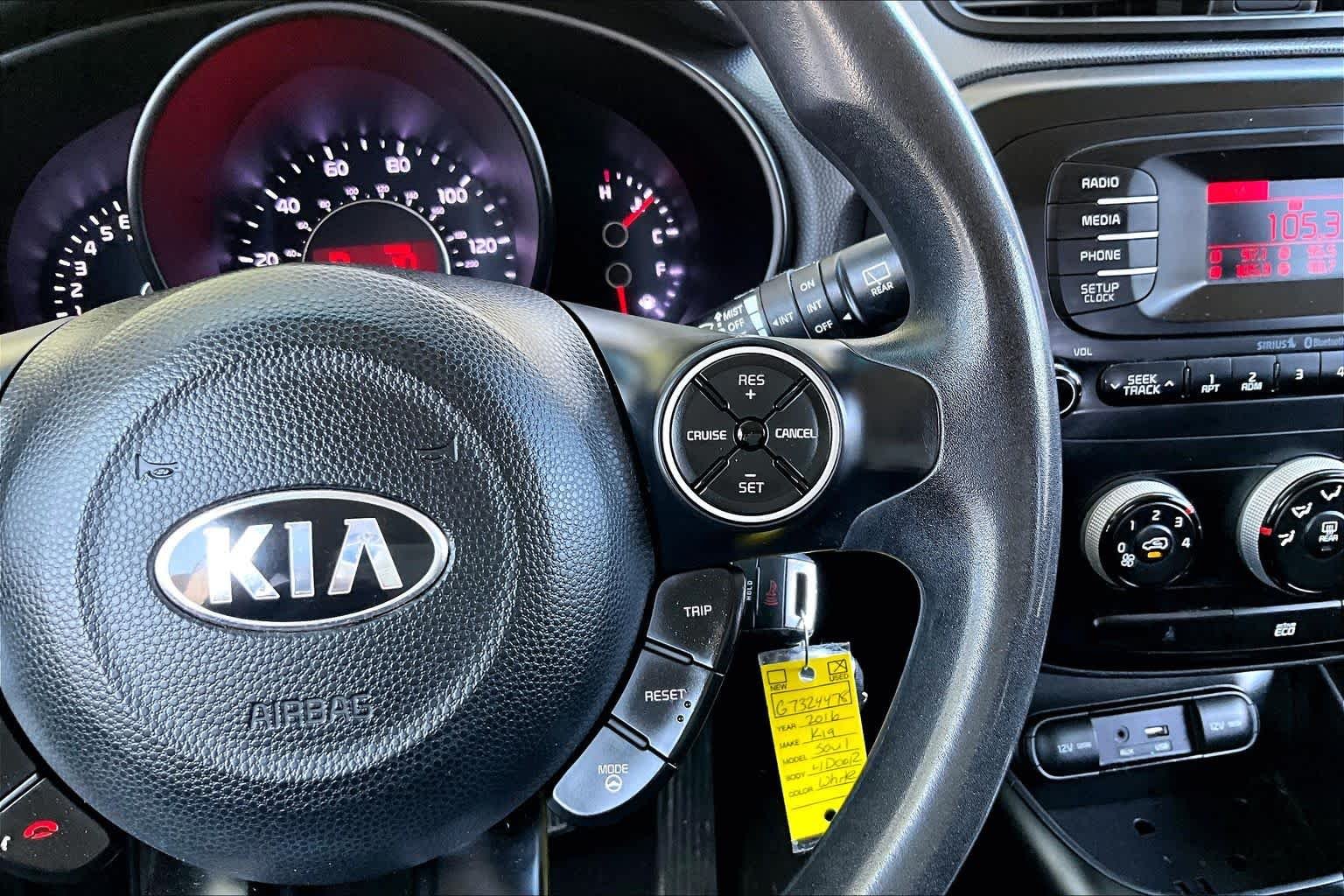 Used 2016 Clear White Kia Base image 24