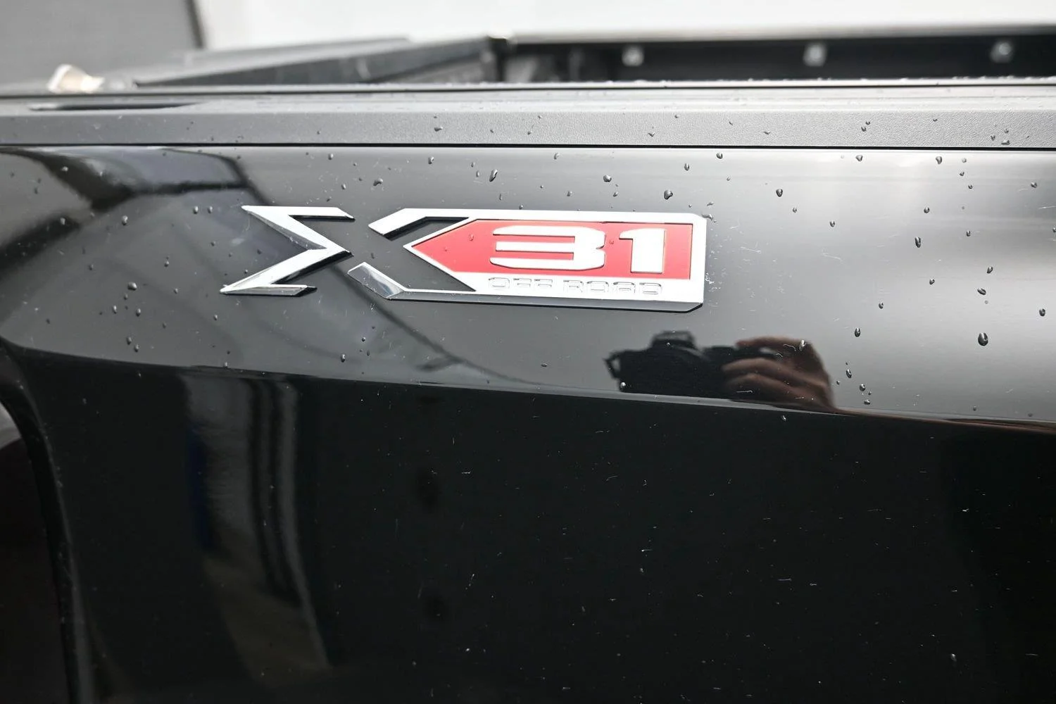 Used 2023 ONYX BLACK GMC SLT image 17