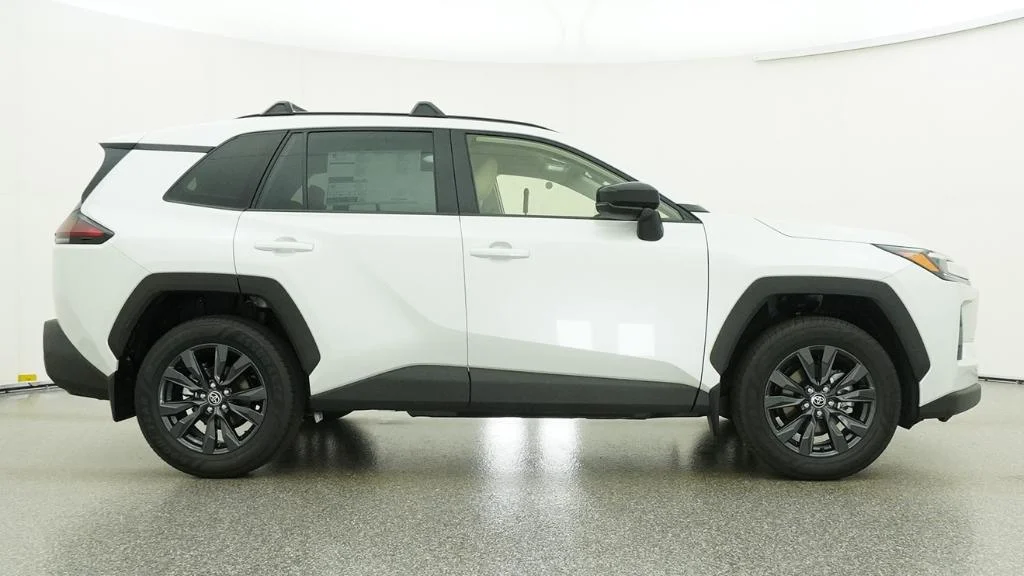 New 2026 Wind Chill Pearl Toyota XLE Premium image 22