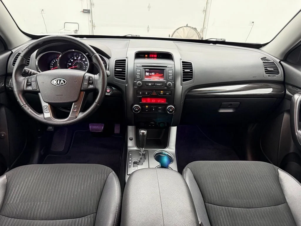 Used 2012 White Kia EX image 4