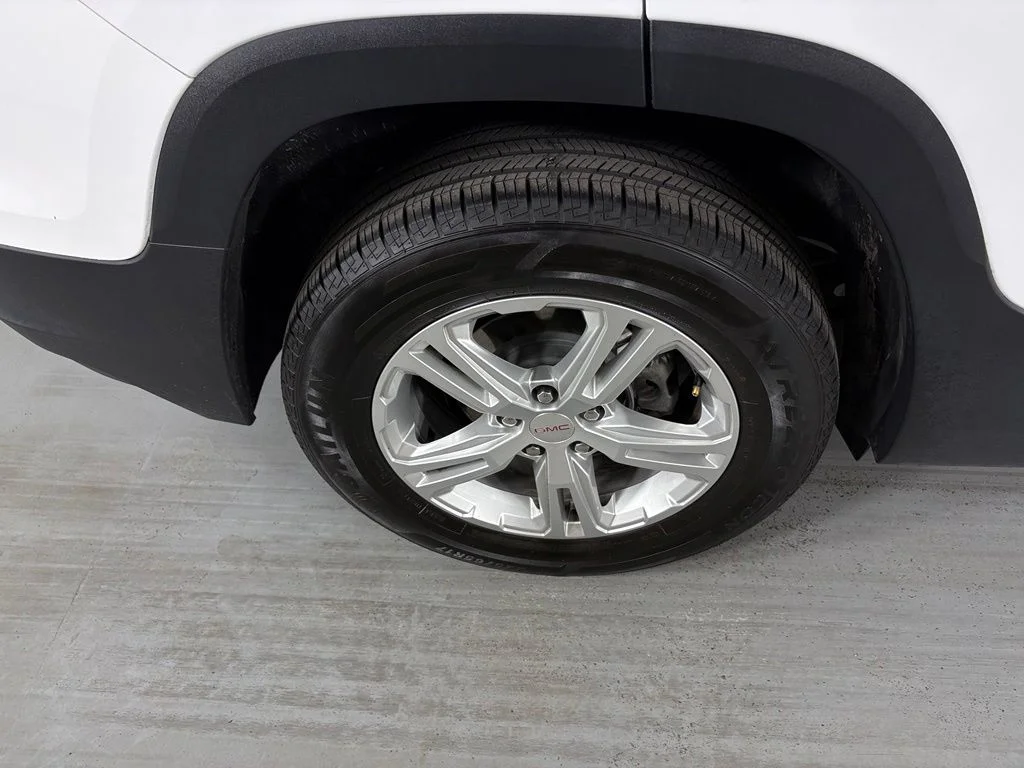 Used 2024 White GMC SLE image 11